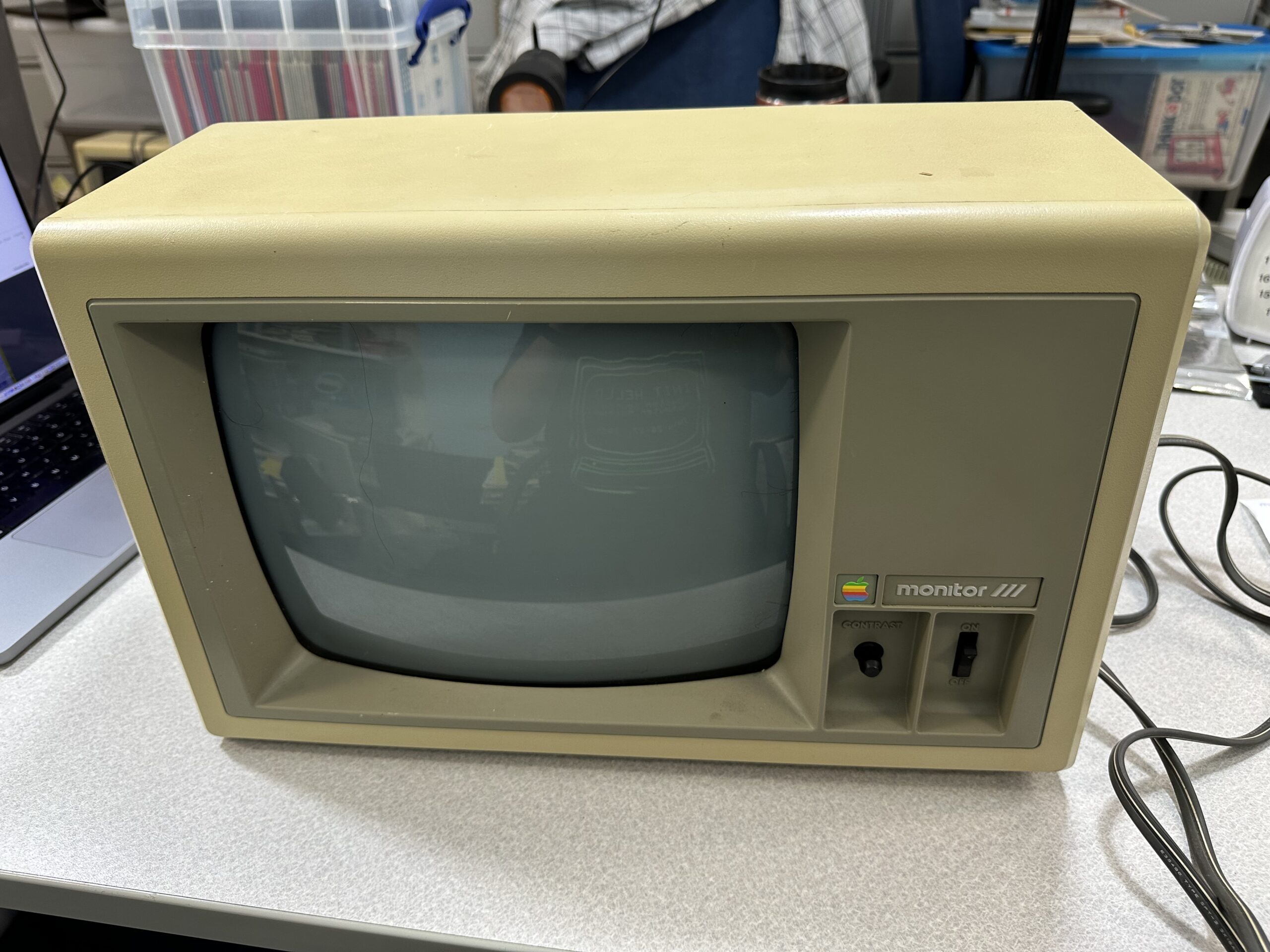 Apple Monitor III (B3H398976) (Aug 1983) (gray bezel)