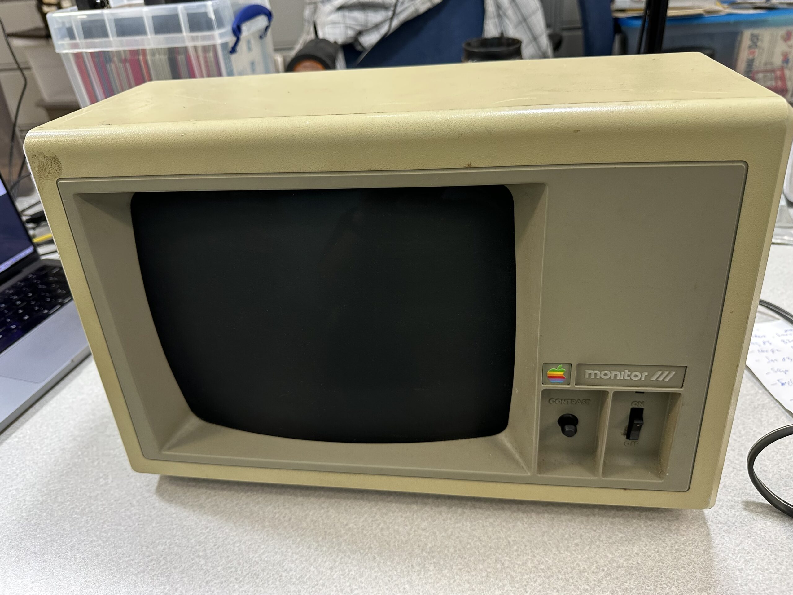 Apple Monitor III (B3I400599) (Sep 1983) (gray bezel)